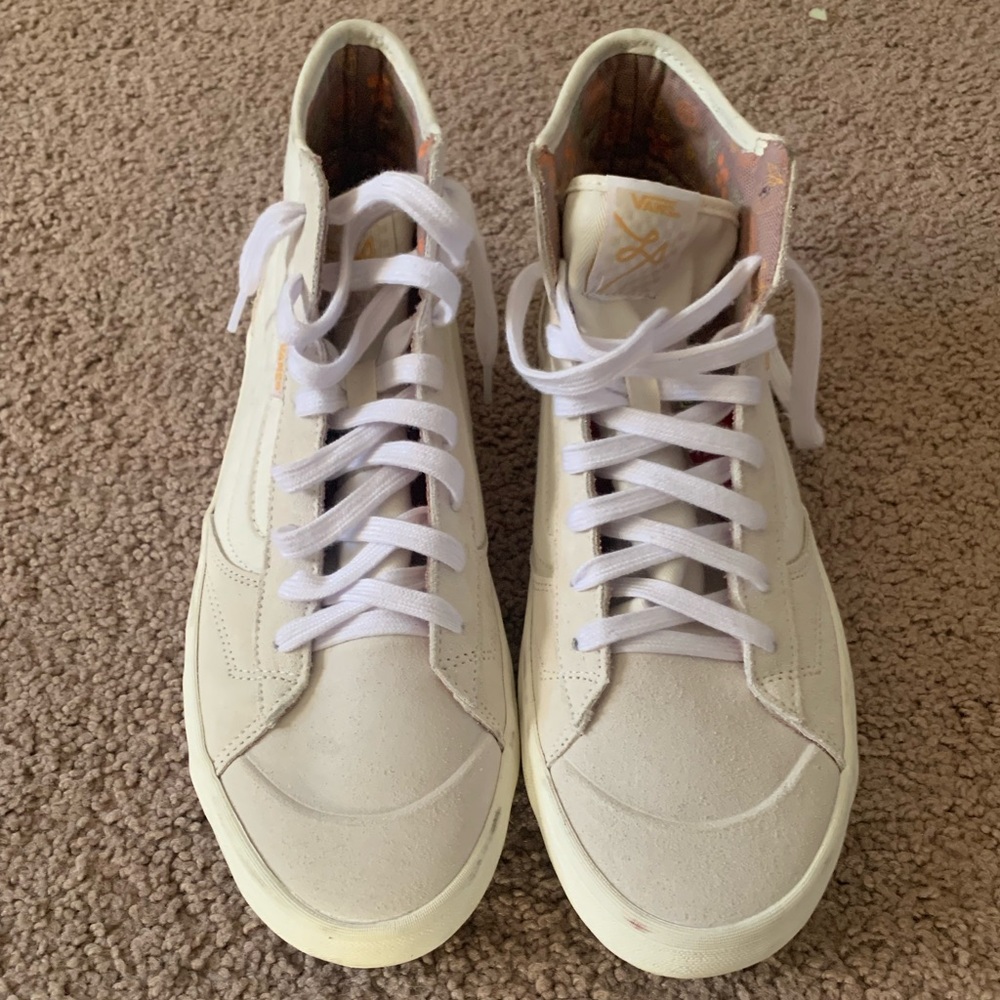 Vans off-white Lizzie Armanto skate shoe-Men size 11